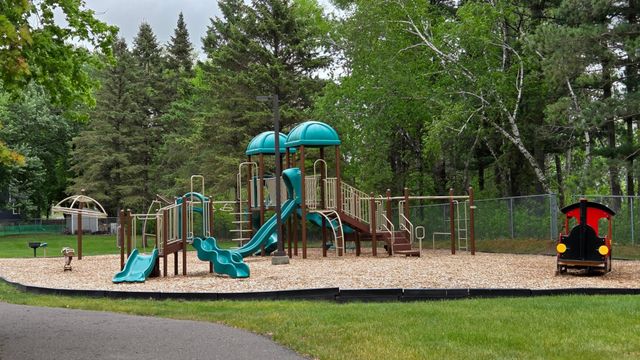 5518 Oakgreen Place N, Oak Park Heights, MN 55082