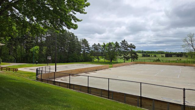 5518 Oakgreen Place N, Oak Park Heights, MN 55082