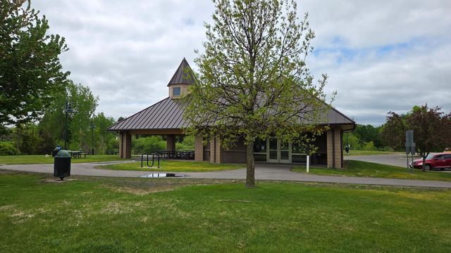 5518 Oakgreen Place N, Oak Park Heights, MN 55082