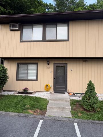 3601 Chelsea Cove S, Hopewell Junction, NY 12533