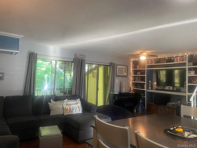 3601 Chelsea Cove S, Hopewell Junction, NY 12533