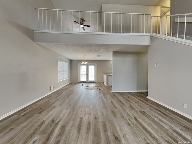 7715 Skyline Ridge, San Antonio, TX 78239