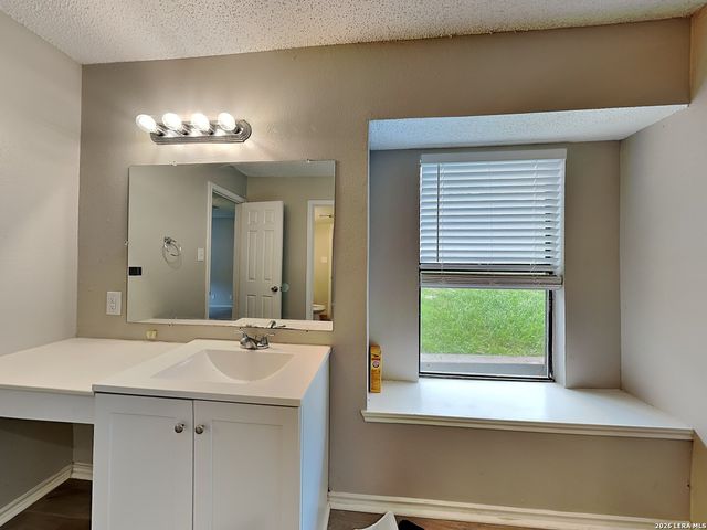 7715 Skyline Ridge, San Antonio, TX 78239