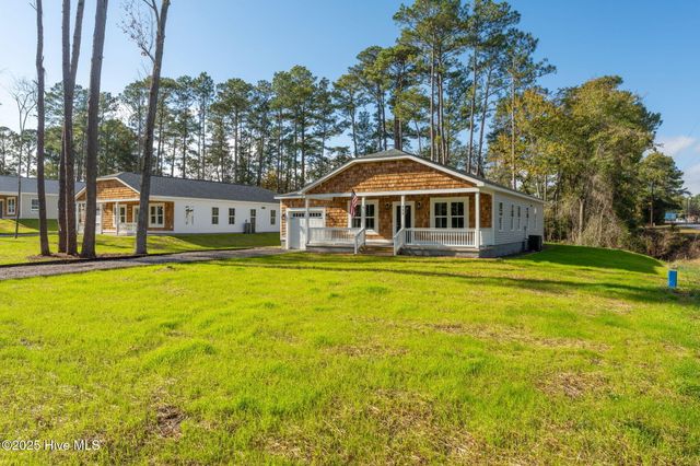 333 N Dyson Street, Holly Ridge, NC 28445