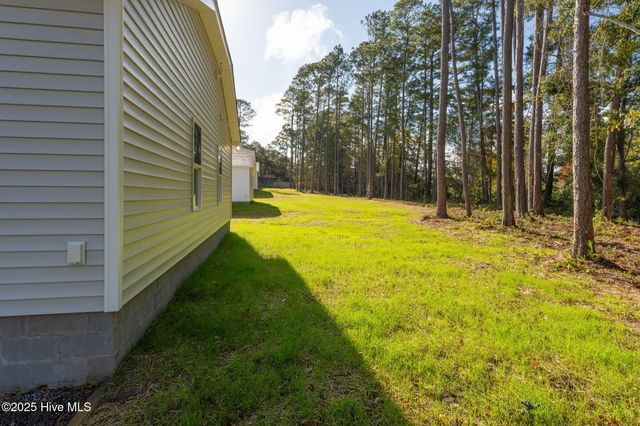 333 N Dyson Street, Holly Ridge, NC 28445