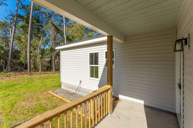 333 N Dyson Street, Holly Ridge, NC 28445