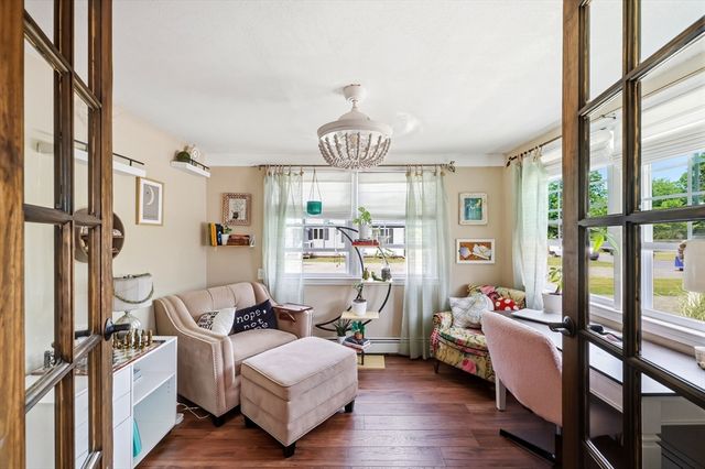 39 Bartels St, Springfield, MA 01128