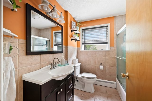 39 Bartels St, Springfield, MA 01128
