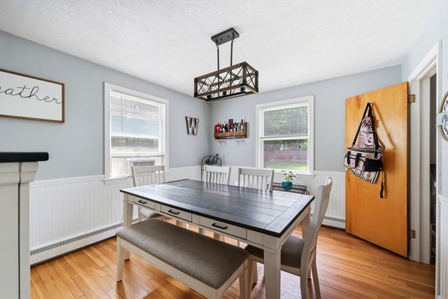 39 Bartels St, Springfield, MA 01128