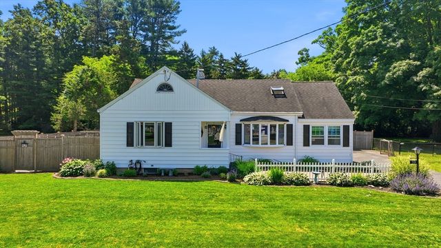 39 Bartels St, Springfield, MA 01128