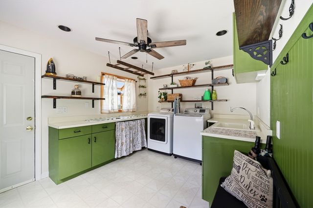 39 Bartels St, Springfield, MA 01128