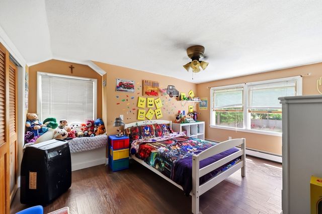 39 Bartels St, Springfield, MA 01128