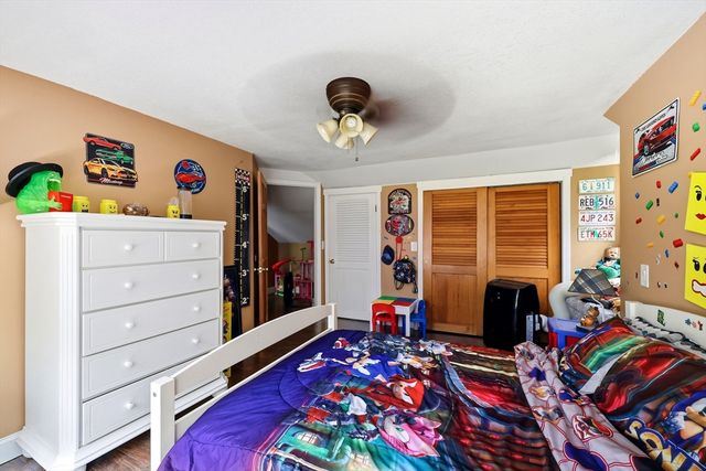 39 Bartels St, Springfield, MA 01128