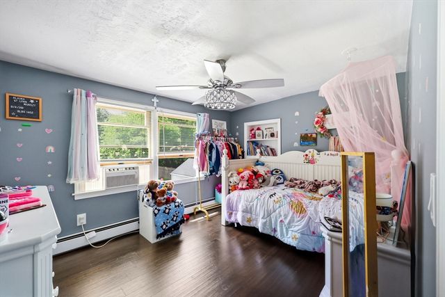 39 Bartels St, Springfield, MA 01128