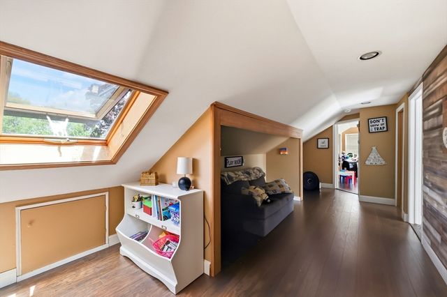 39 Bartels St, Springfield, MA 01128
