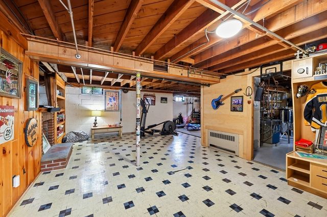39 Bartels St, Springfield, MA 01128