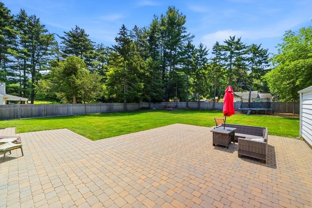 39 Bartels St, Springfield, MA 01128