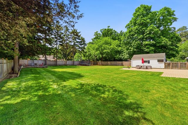 39 Bartels St, Springfield, MA 01128
