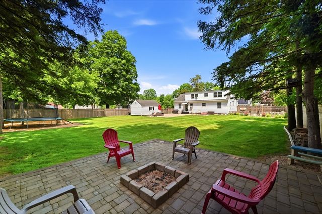 39 Bartels St, Springfield, MA 01128