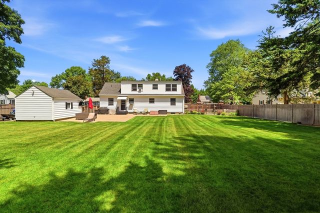 39 Bartels St, Springfield, MA 01128