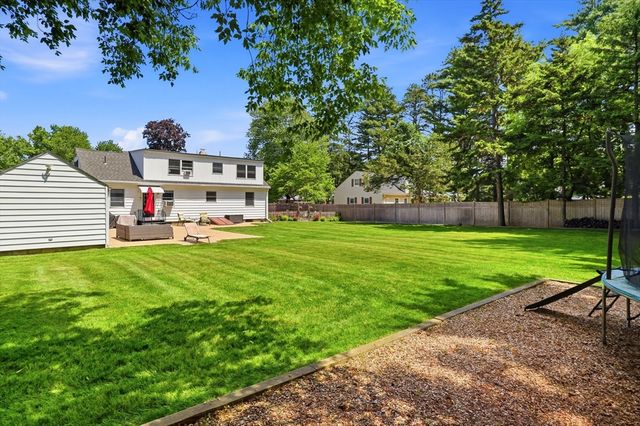 39 Bartels St, Springfield, MA 01128