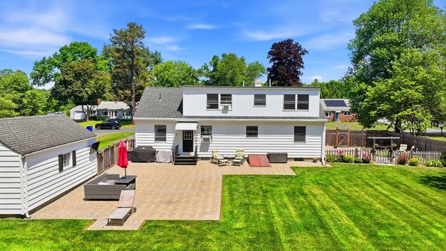 39 Bartels St, Springfield, MA 01128