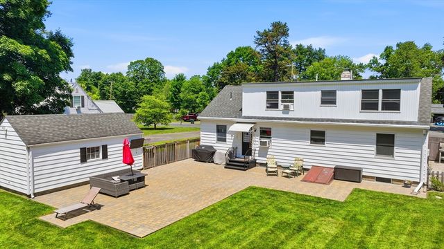 39 Bartels St, Springfield, MA 01128