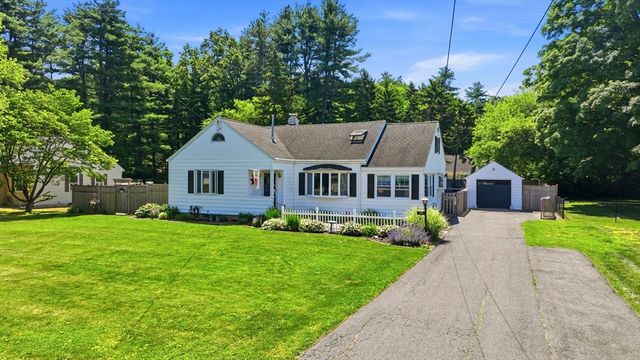 39 Bartels St, Springfield, MA 01128