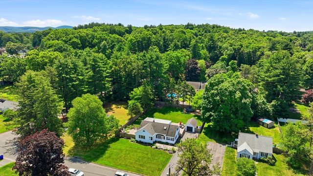 39 Bartels St, Springfield, MA 01128