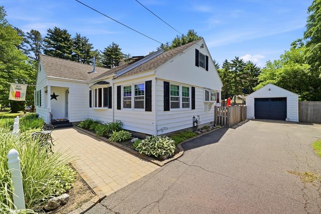 39 Bartels St, Springfield, MA 01128