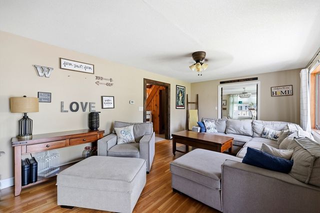 39 Bartels St, Springfield, MA 01128
