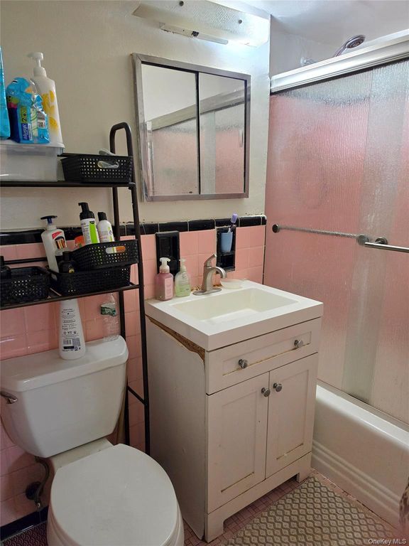 172-70 Highland Avenue 3M, Jamaica Estates, NY 11432 — photo 4