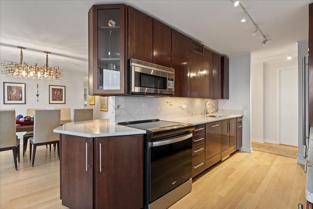 1560 N Sandburg Terrace 4301-4303, Chicago, IL 60610