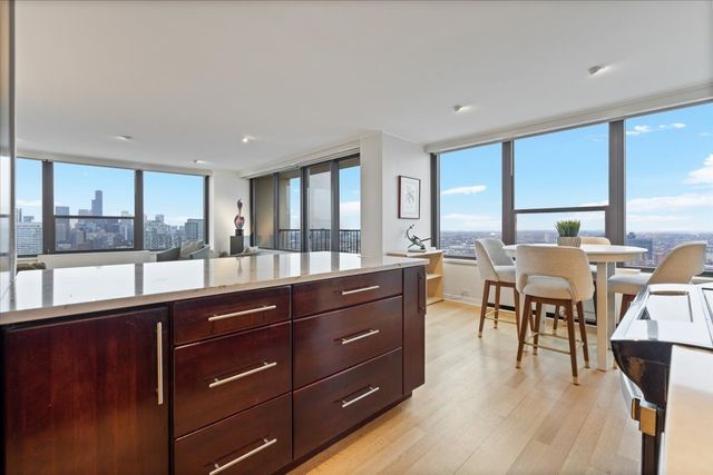 1560 N Sandburg Terrace 4301-4303, Chicago, IL 60610