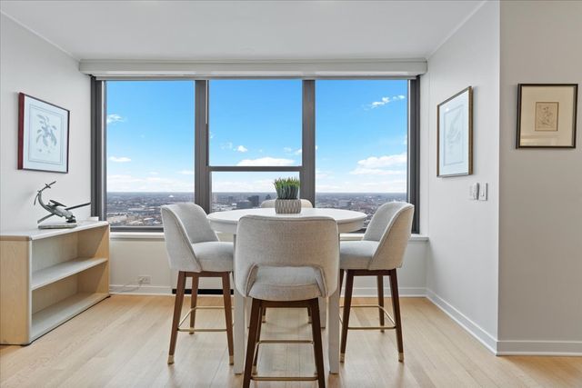 1560 N Sandburg Terrace 4301-4303, Chicago, IL 60610