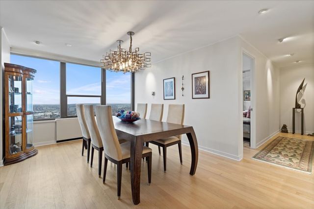 1560 N Sandburg Terrace 4301-4303, Chicago, IL 60610