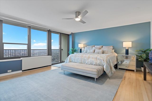 1560 N Sandburg Terrace 4301-4303, Chicago, IL 60610