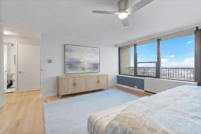 1560 N Sandburg Terrace 4301-4303, Chicago, IL 60610