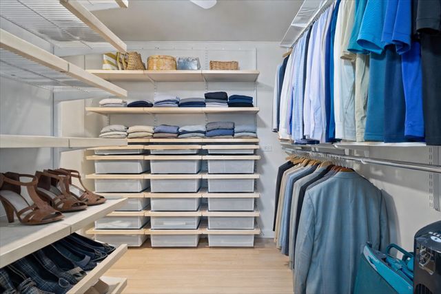 1560 N Sandburg Terrace 4301-4303, Chicago, IL 60610