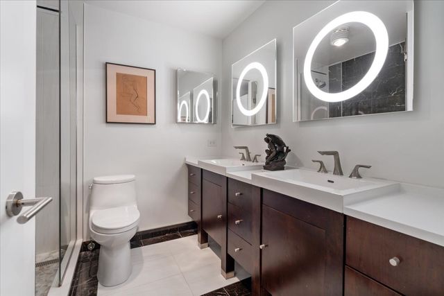 1560 N Sandburg Terrace 4301-4303, Chicago, IL 60610