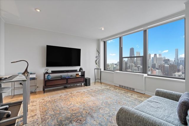 1560 N Sandburg Terrace 4301-4303, Chicago, IL 60610