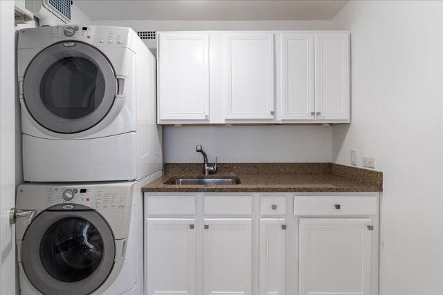 1560 N Sandburg Terrace 4301-4303, Chicago, IL 60610