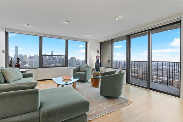 1560 N Sandburg Terrace 4301-4303, Chicago, IL 60610