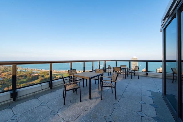 1560 N Sandburg Terrace 4301-4303, Chicago, IL 60610