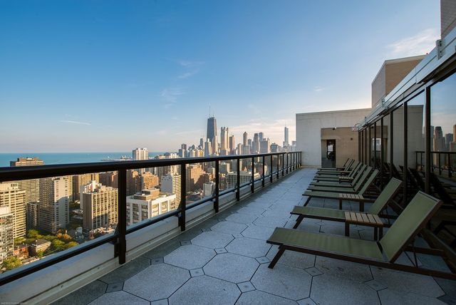 1560 N Sandburg Terrace 4301-4303, Chicago, IL 60610