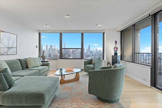 1560 N Sandburg Terrace 4301-4303, Chicago, IL 60610