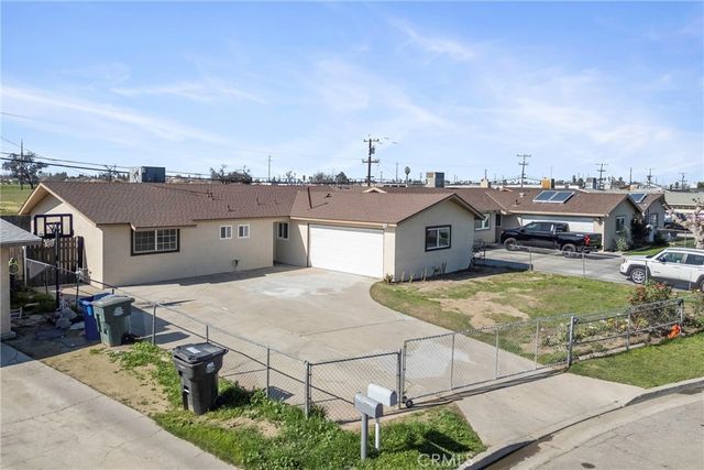5817 Gary, Bakersfield, CA 93307