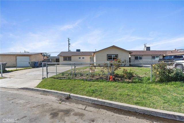 5817 Gary, Bakersfield, CA 93307