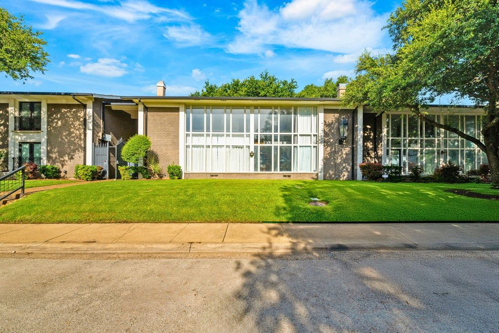 10215 Regal Oaks Drive A, Dallas, TX 75230