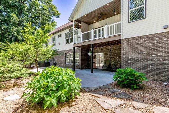 10689 S Oak Ridge Estate, Haubstadt, IN 47639